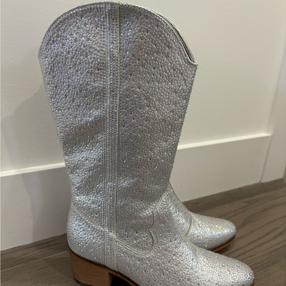 Western Cowboy Silver Bedazzled Cowgirl Concert Boots Women's Size 7 & 7.5 - Picture 2 of 8